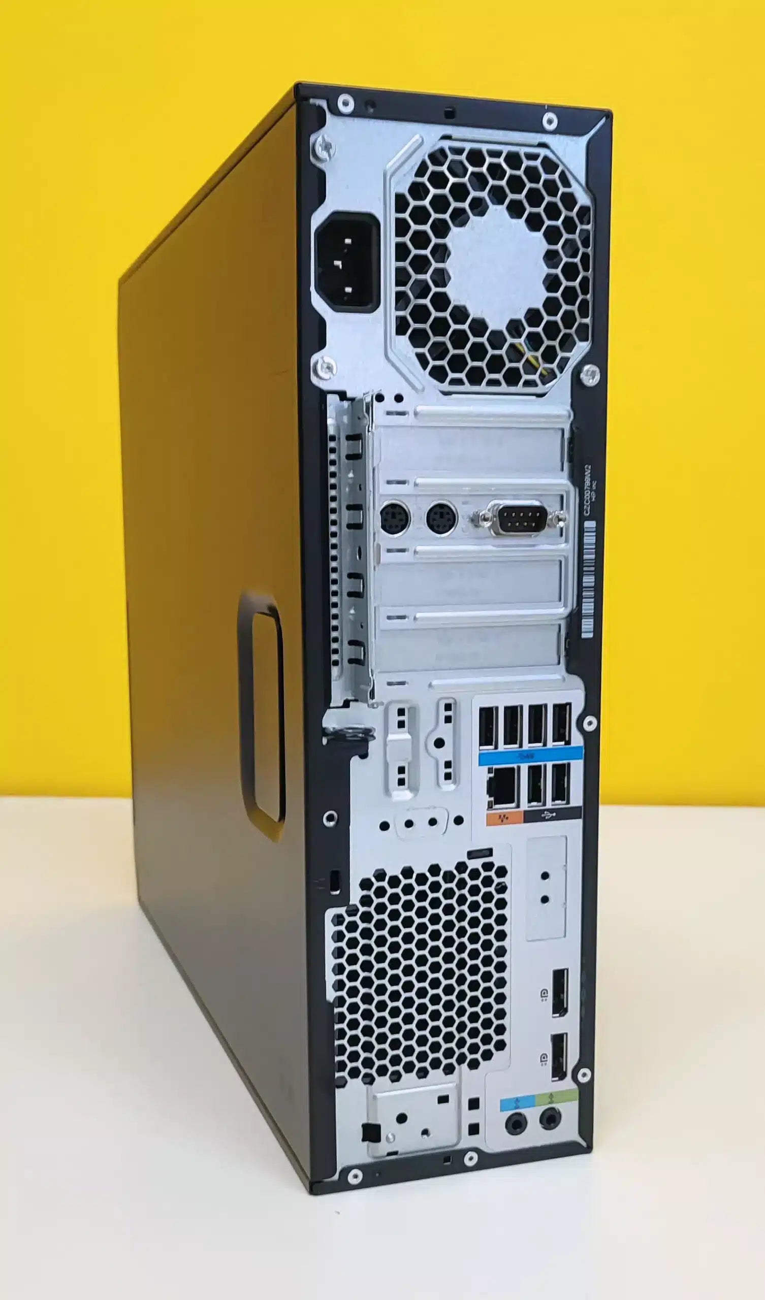 HP Z2 G4 SFF | Intel Core i7-9700 | Ram 16GB | SSD 512GB | USB Type-C Windows 11 Pro Il PC compatto per i professionisti esigenti HP Z2 G4 SFF | Intel Core i7-9700 | Ram 16GB | SSD 512GB | USB Type-C Windows 11 Pro Il PC compatto per i professionisti esigenti